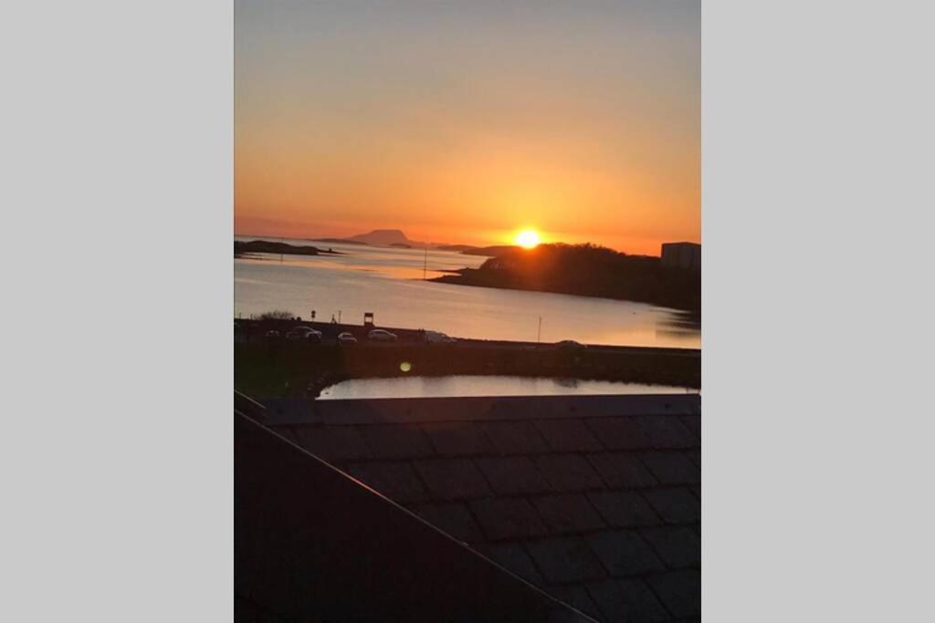 Clew Bay Balcony Views - Westport Quay Apt Appartamento Esterno foto